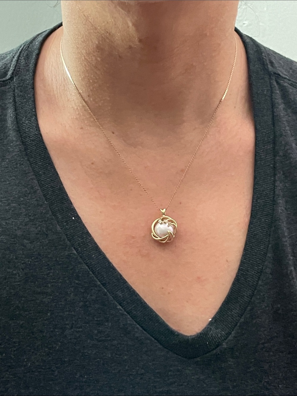 Vintage 14K Yellow Gold Mabe Pearl & Three Diamond Pendent 18" Gold Chain - Picture 8 of 8